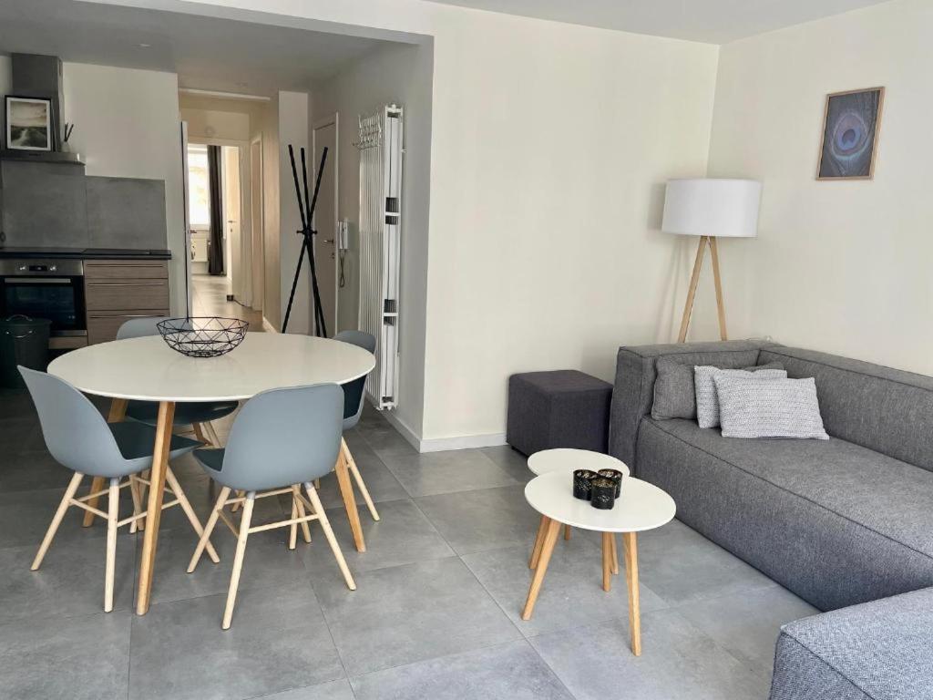 Luxury Apartment With Free Parking Oostende Bagian luar foto
